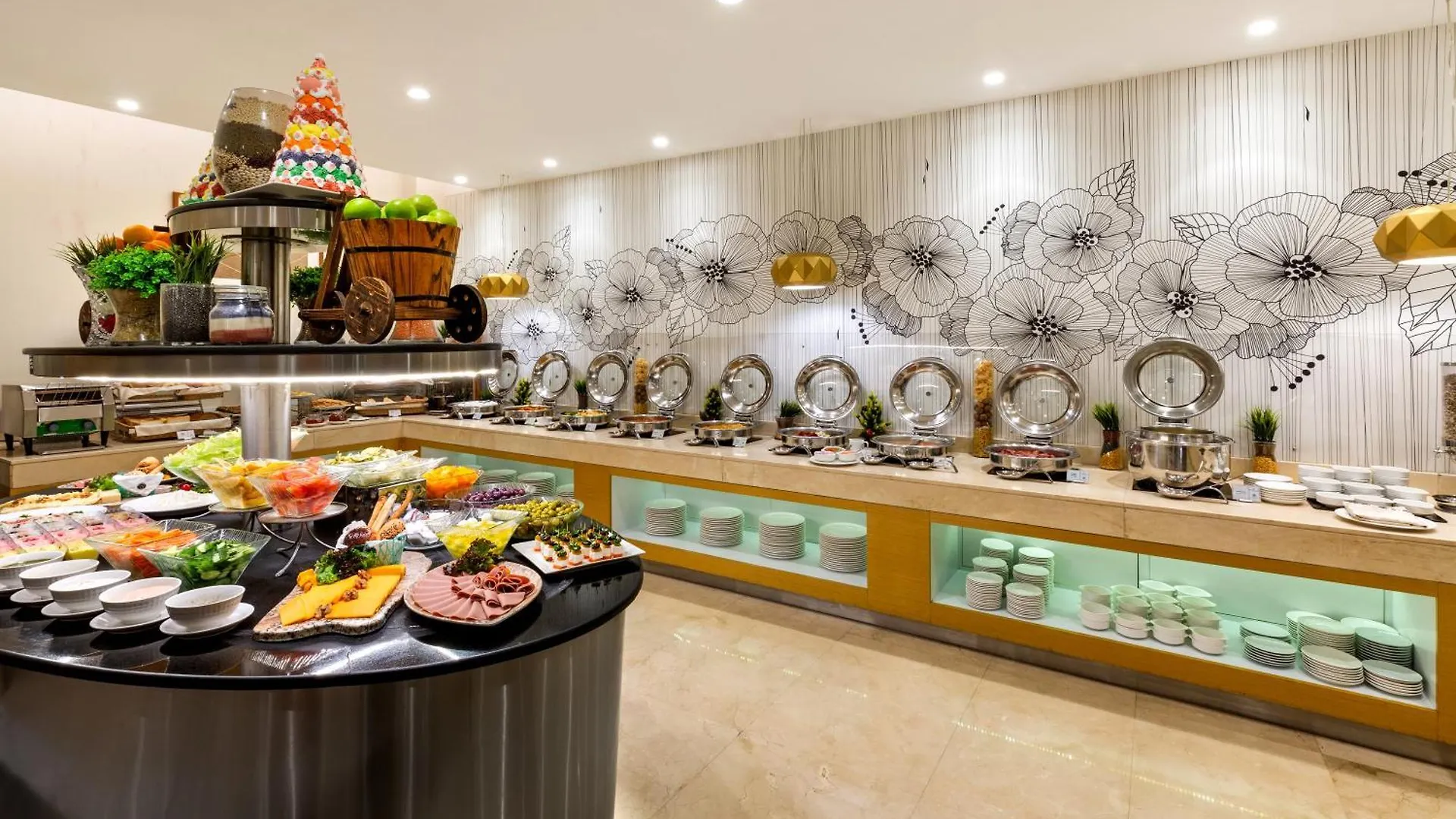 Royal Continental Hotel Dubai 4*,